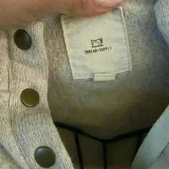 Thread supply soft hoodie - Picture 2 of 4